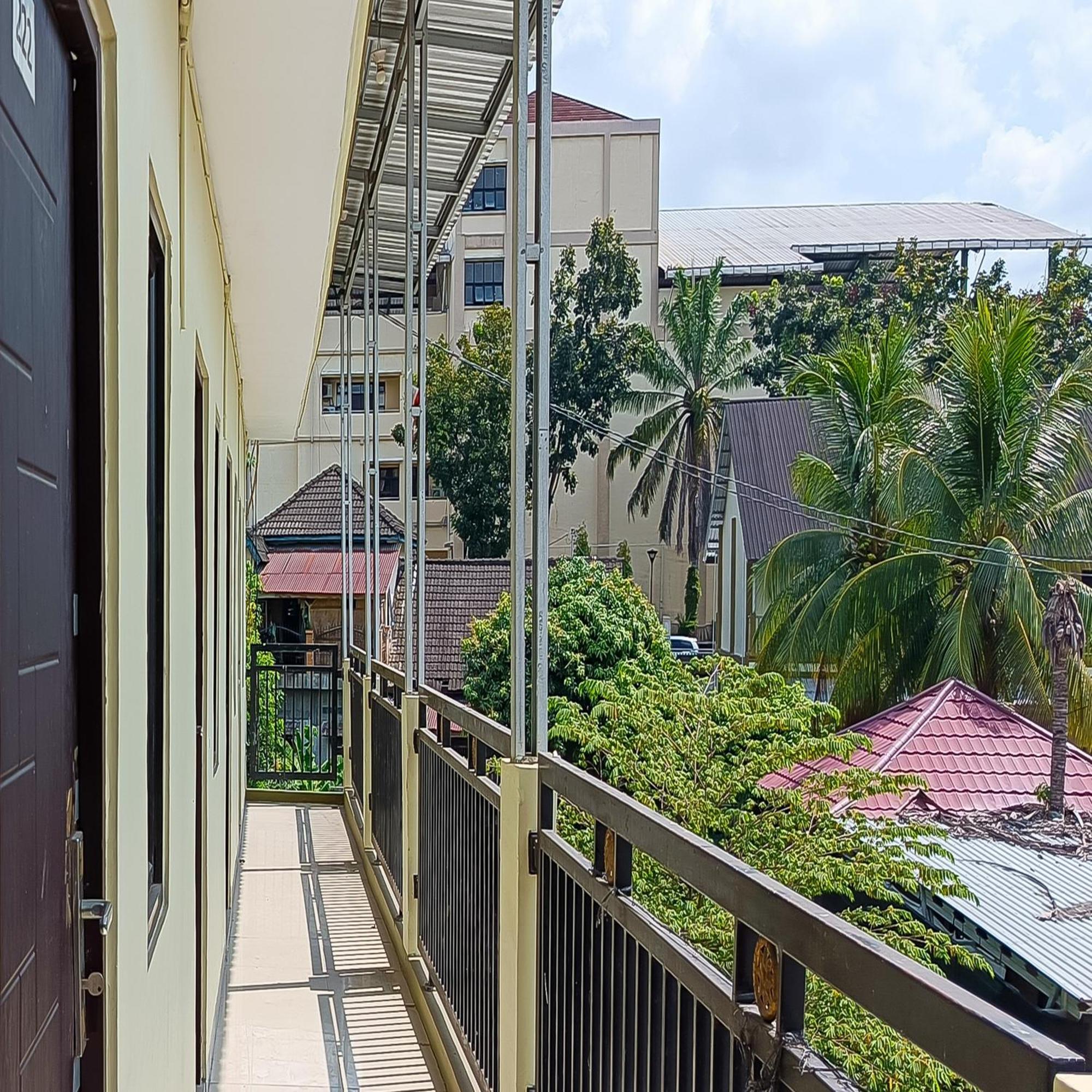 Urbanview Hotel Kharisma Banjarmasin Banjarmasin  Esterno foto