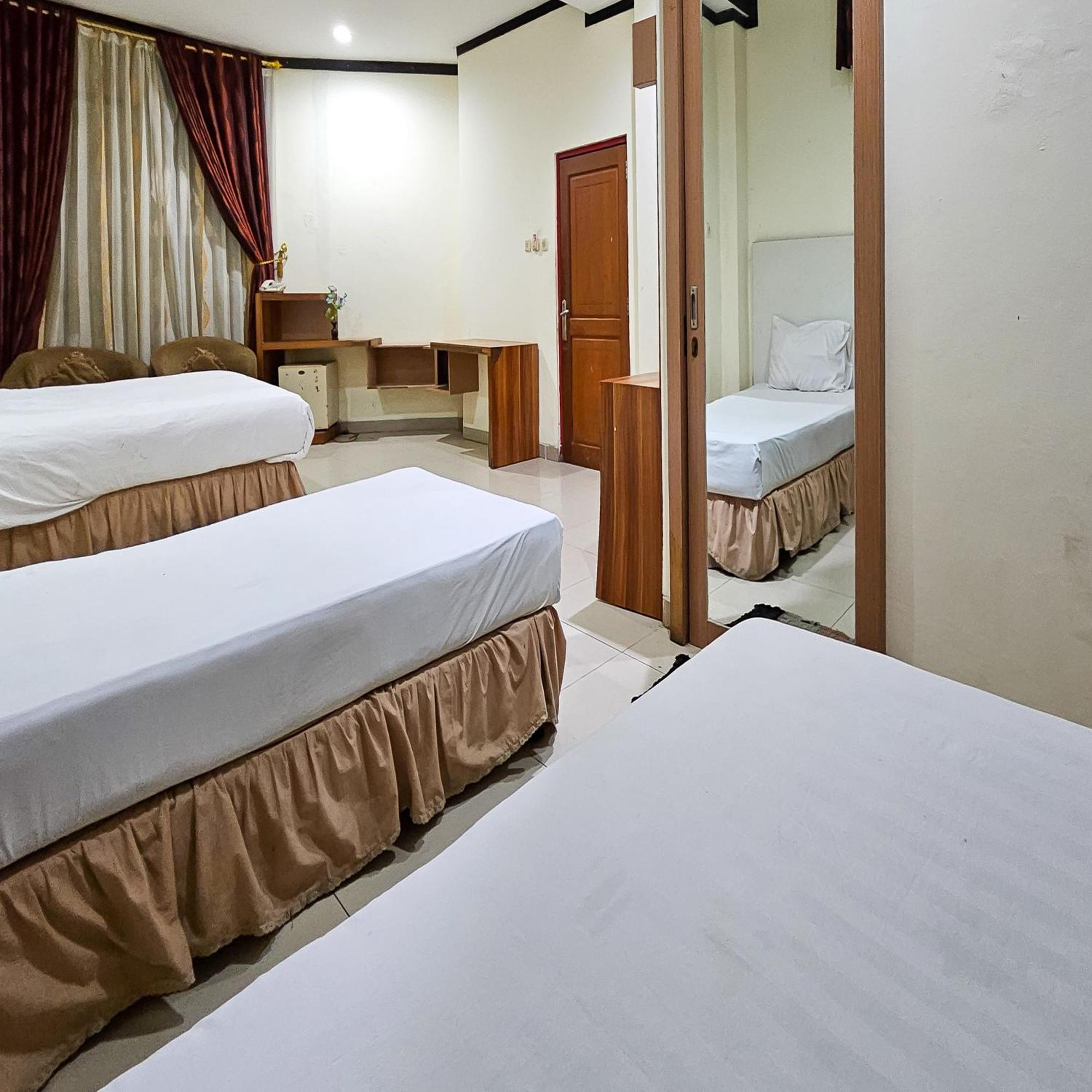 Urbanview Hotel Kharisma Banjarmasin Banjarmasin  Esterno foto